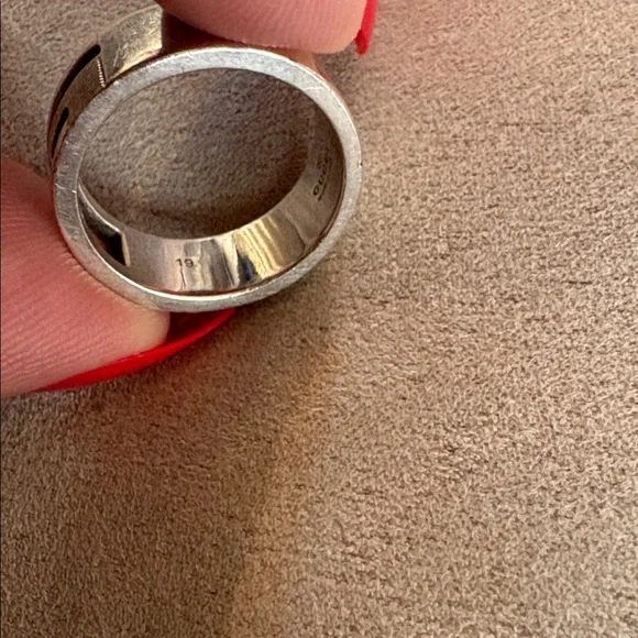 Gucci Size 8 .925 Ring ❤️ - Picture 3 of 5